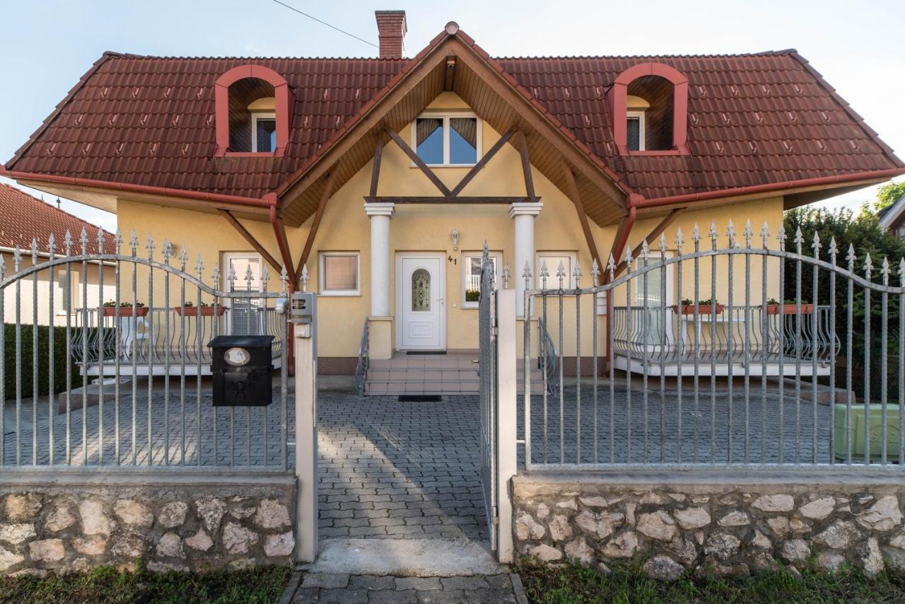 Lena Apartman Hévíz Εξωτερικό φωτογραφία
